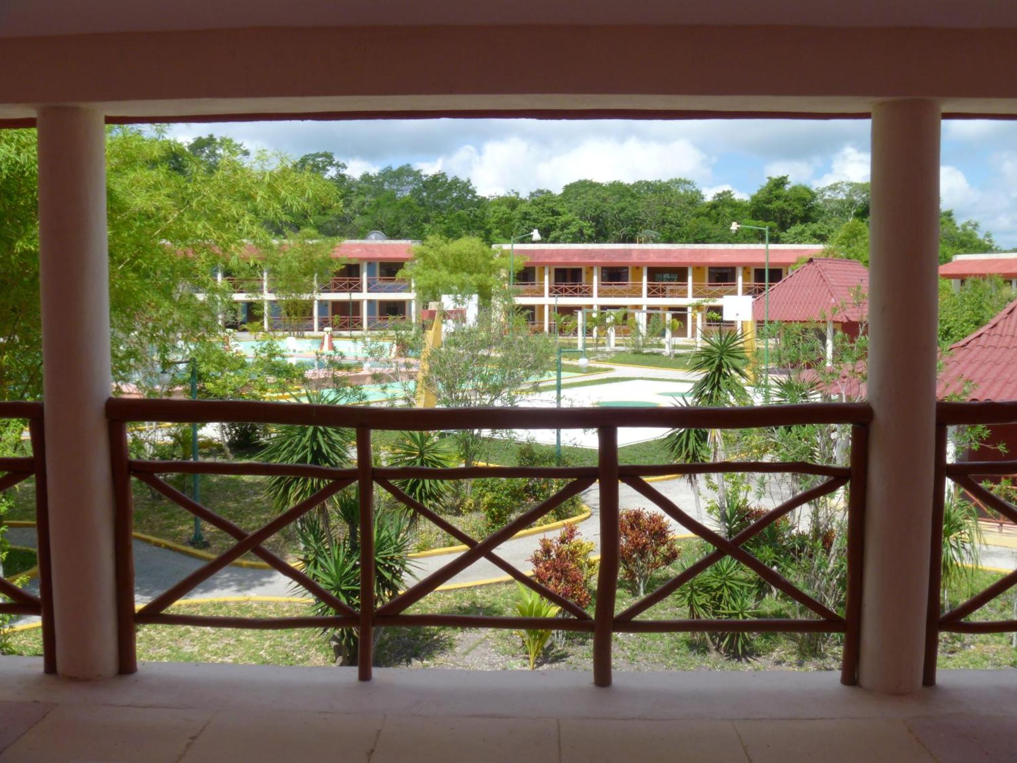 Hotel Debliz Xpujil Exterior photo