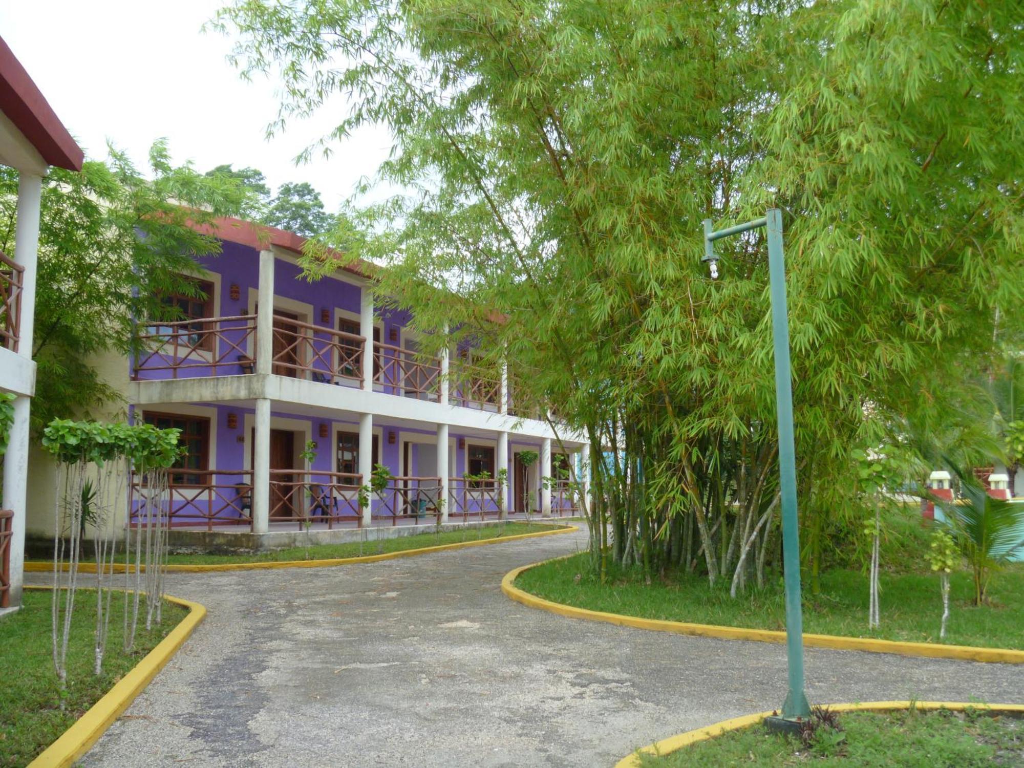 Hotel Debliz Xpujil Exterior photo