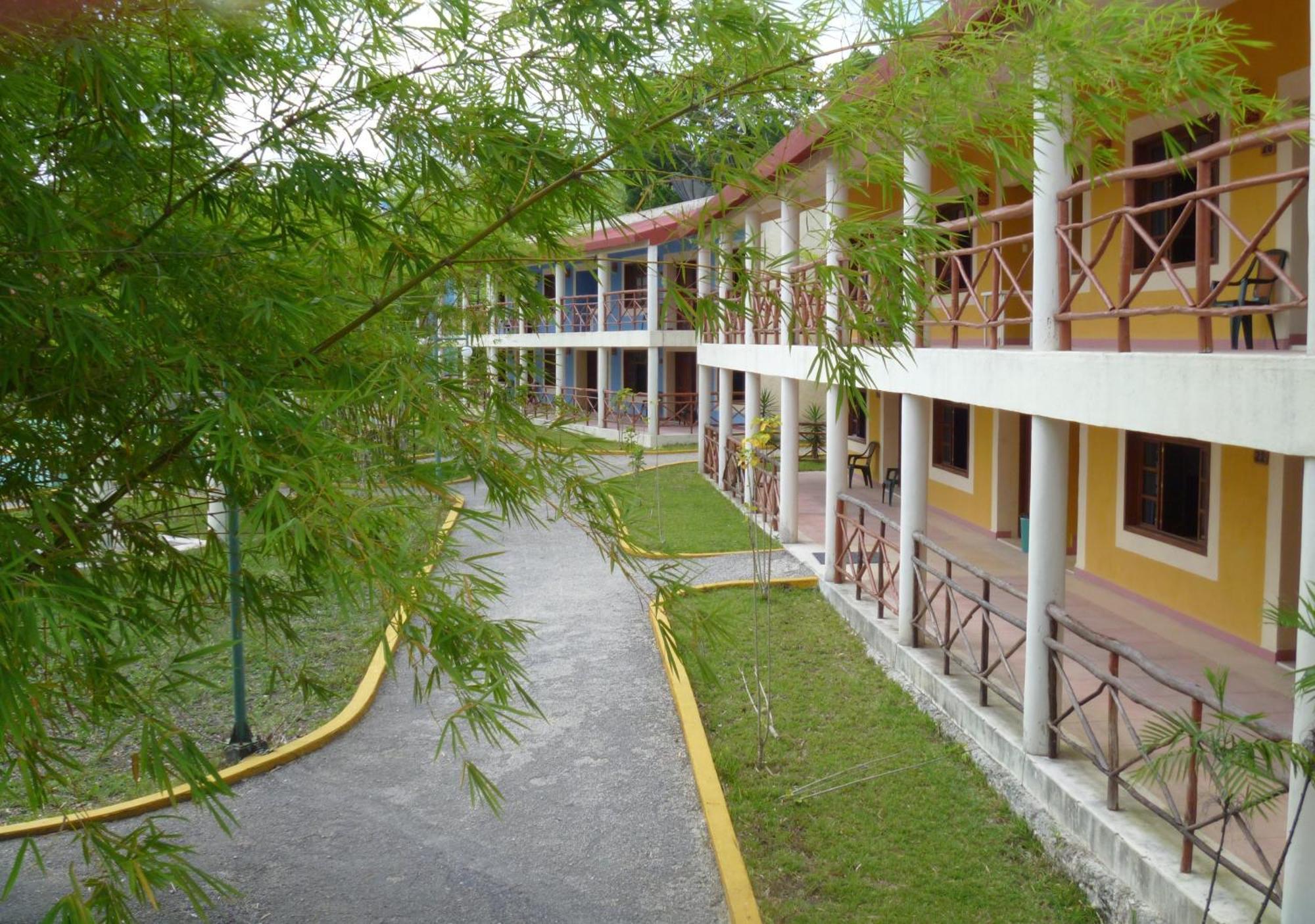 Hotel Debliz Xpujil Exterior photo