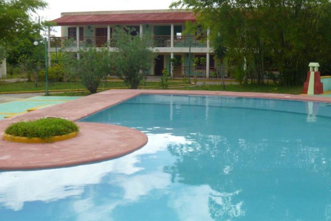 Hotel Debliz Xpujil Exterior photo