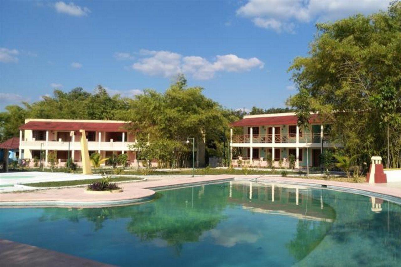 Hotel Debliz Xpujil Exterior photo